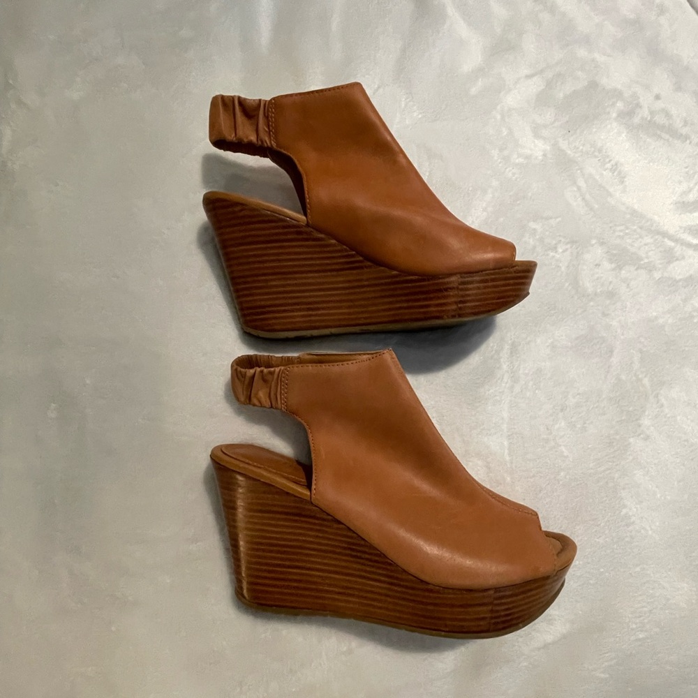 KENNETH COLE REACTION
Sole Chick Platform Wedge Sandals 8